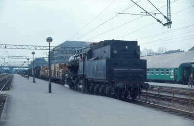 {short description of image}